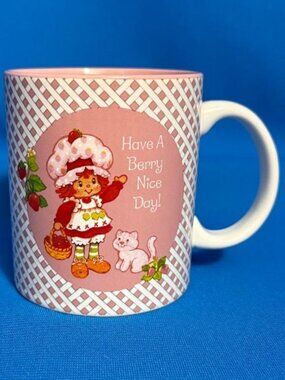 NEW / NWT STRAWBERRY SHORTCAKE & CUSTARD " HAVE A BERRY NICE DAY " MUG / CUP